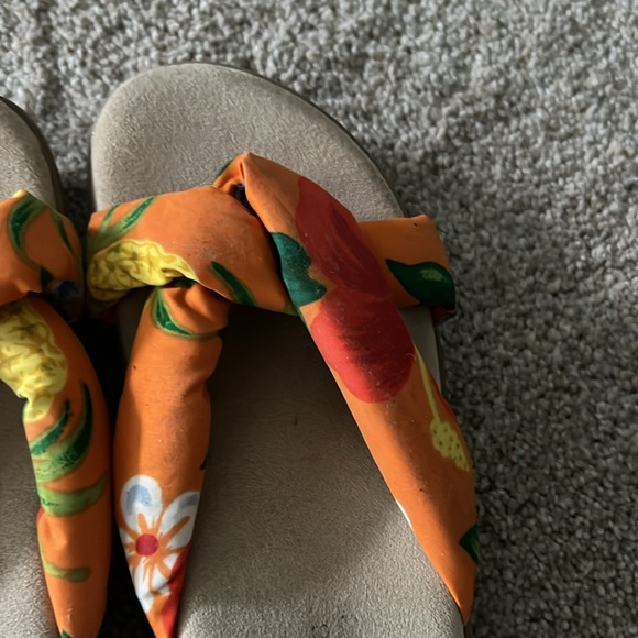 Orange island slipper shoes size 8. - Picture 3 of 5